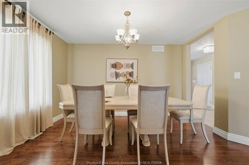 256 Maxwell Crescent — photo 22 of 40