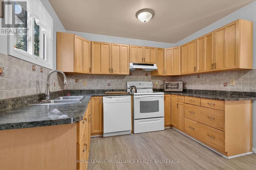 464 Henrietta Street — photo 9 of 38