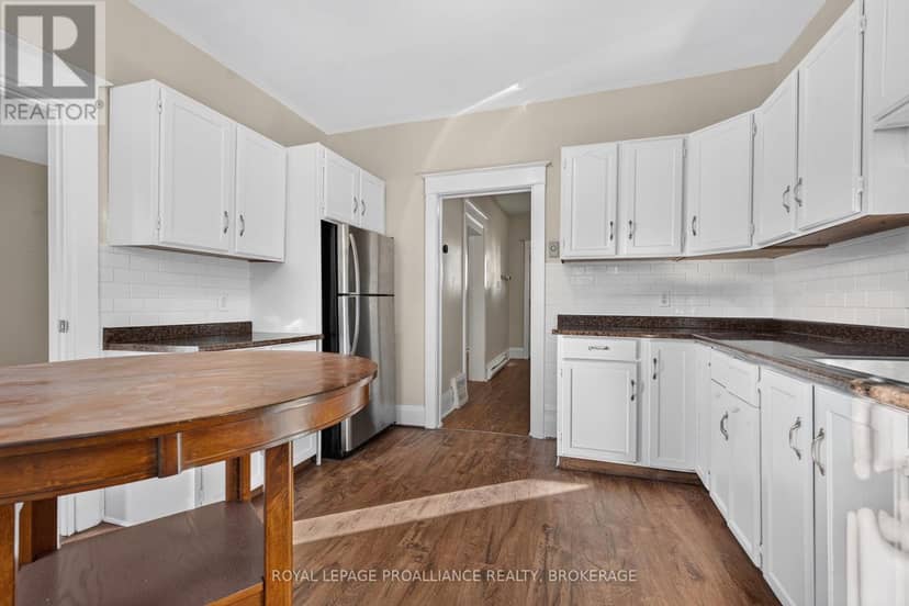 558 Brock Street — photo 12 of 38