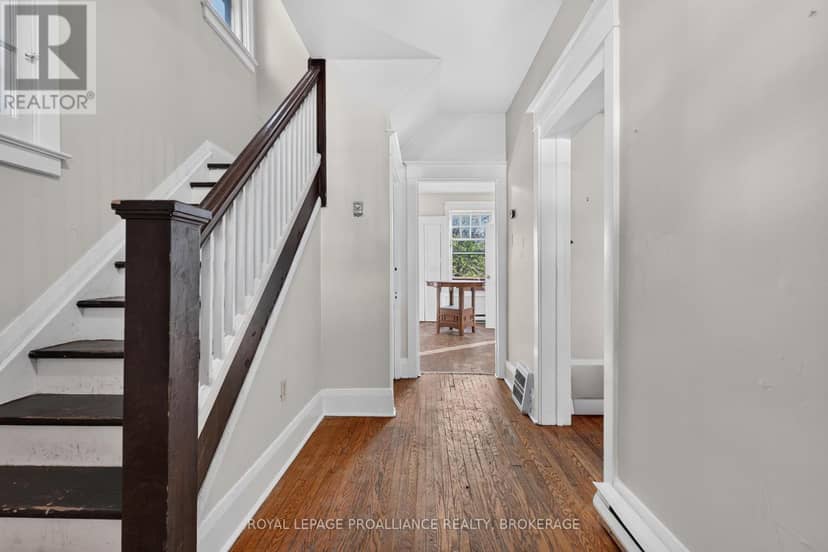 558 Brock Street, Kingston, photo 5