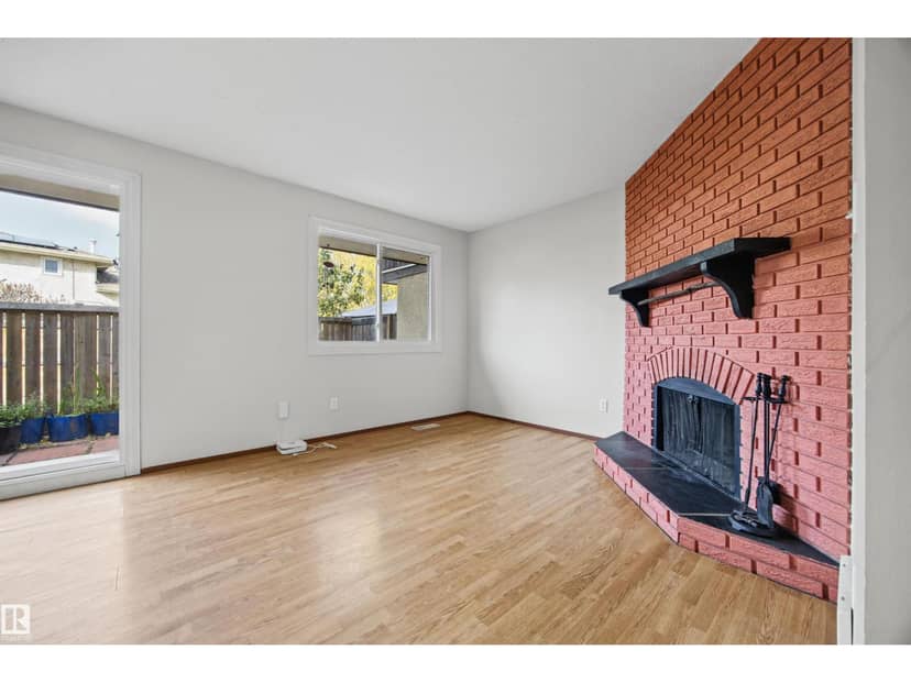2744 105 ST NW — photo 9 of 40