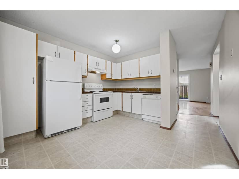 2744 105 ST NW — photo 14 of 40