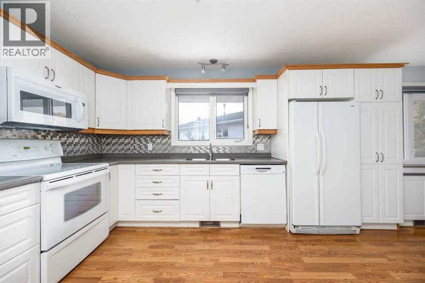 276 Cochrane Crescent, Fort McMurray, photo 2