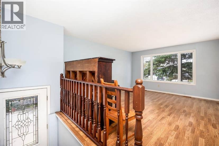 276 Cochrane Crescent — photo 11 of 33