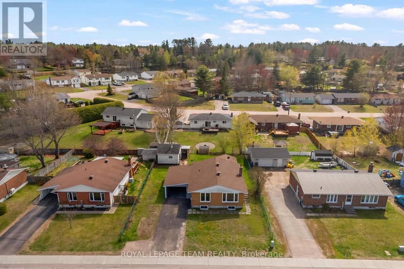 61 Herman Street, Petawawa, photo 3