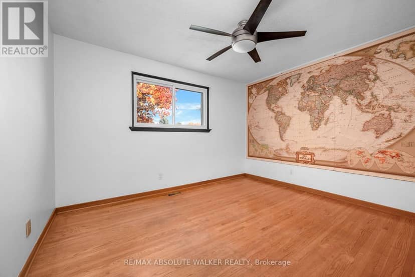 18 Silver Aspen Crescent — photo 26 of 40
