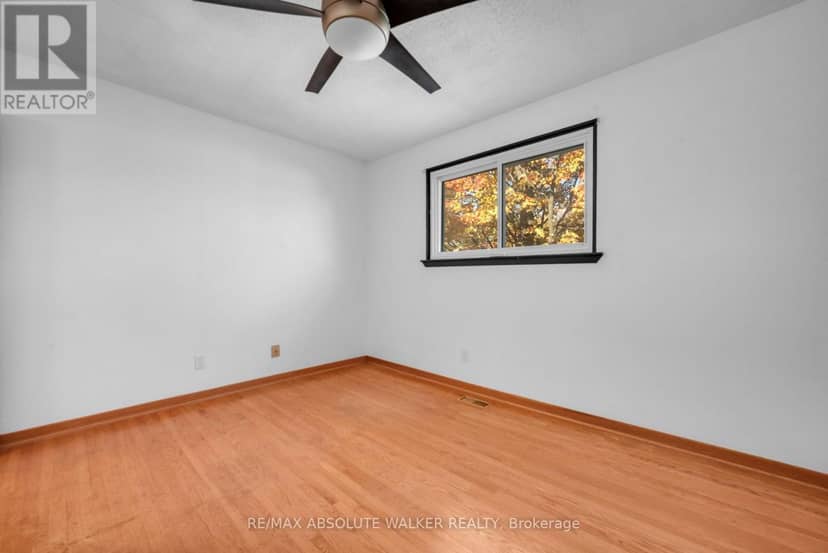 18 Silver Aspen Crescent — photo 27 of 40