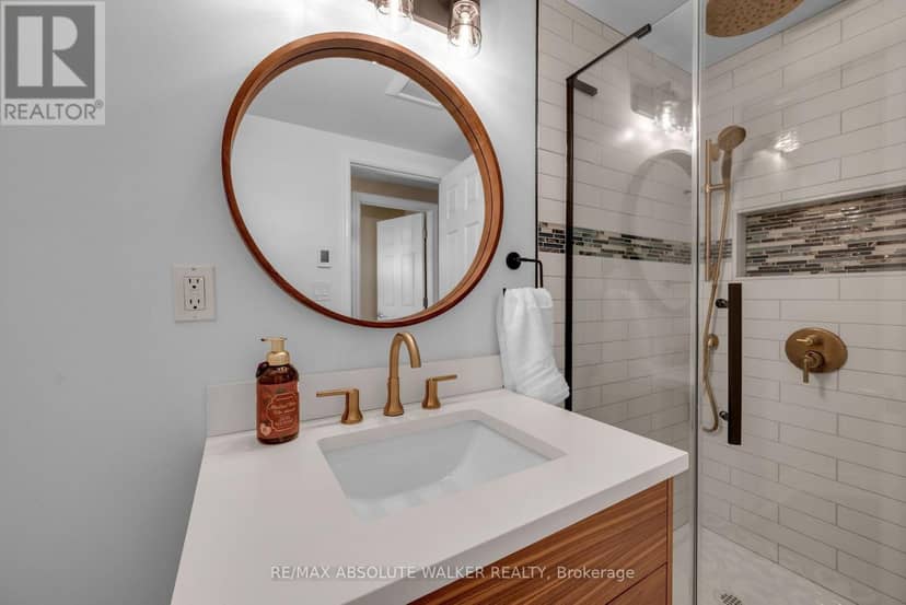 18 Silver Aspen Crescent — photo 35 of 40