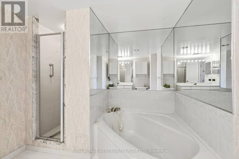 904 - 7300 Yonge Street — photo 10 of 13