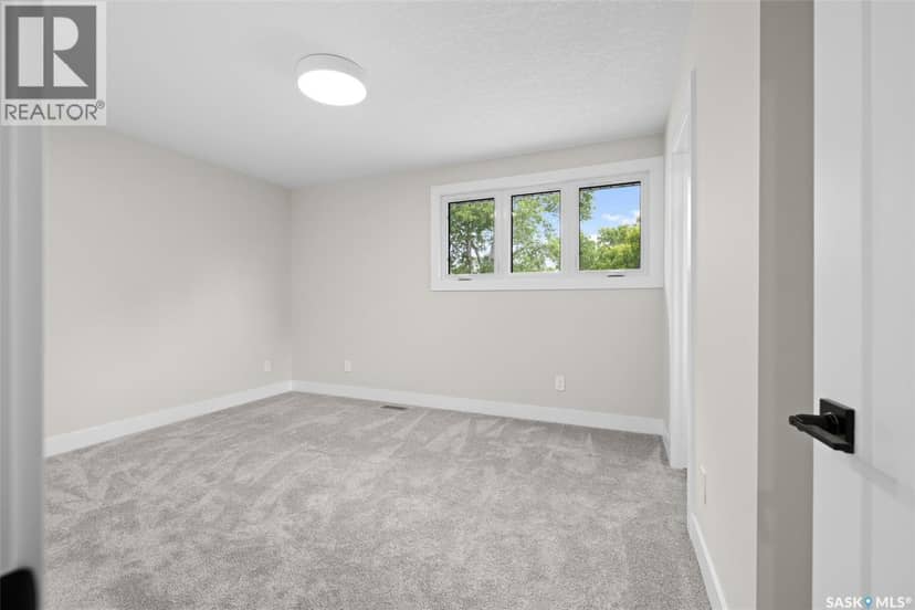 10 Selkirk CRESCENT — photo 32 of 40