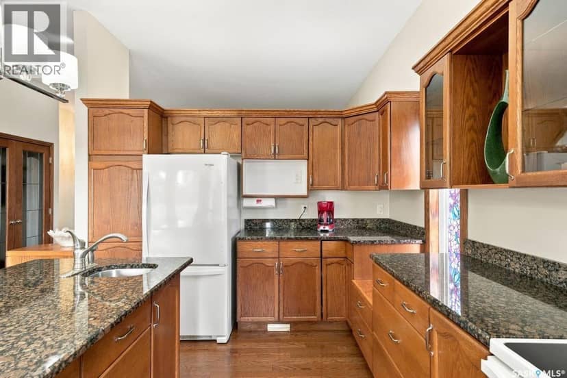 410 Bronson CRESCENT — photo 10 of 40