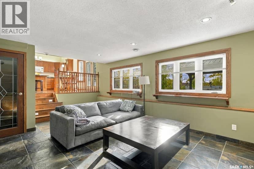 410 Bronson CRESCENT — photo 14 of 40