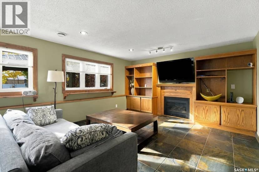 410 Bronson CRESCENT — photo 15 of 40