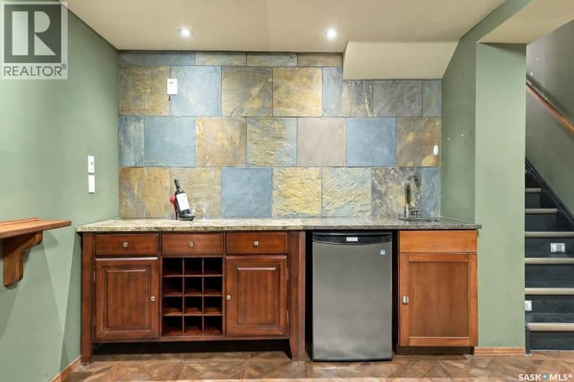 410 Bronson CRESCENT — photo 35 of 40