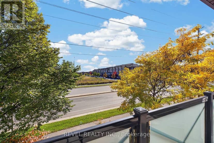 209 - 1045 Nadalin Heights — photo 33 of 36