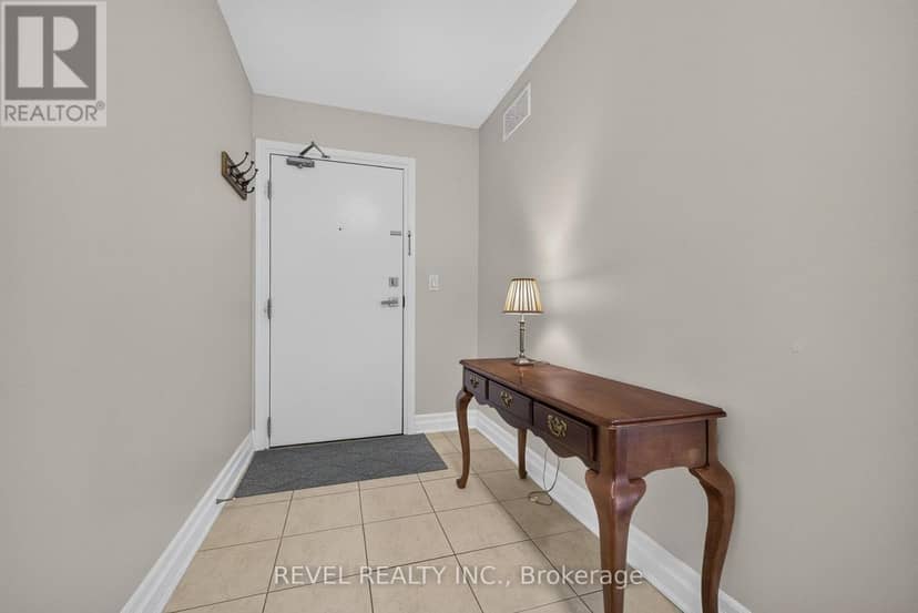 209 - 1045 Nadalin Heights, Milton, photo 4