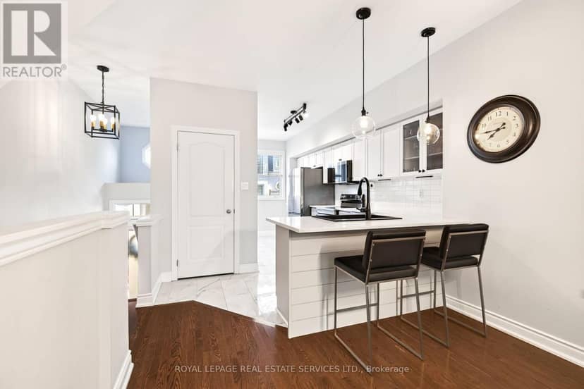 2453 Scholars Common Lane, Burlington, photo 5