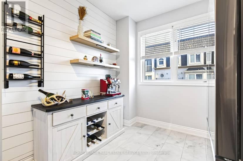 2453 Scholars Common Lane, Burlington, photo 8