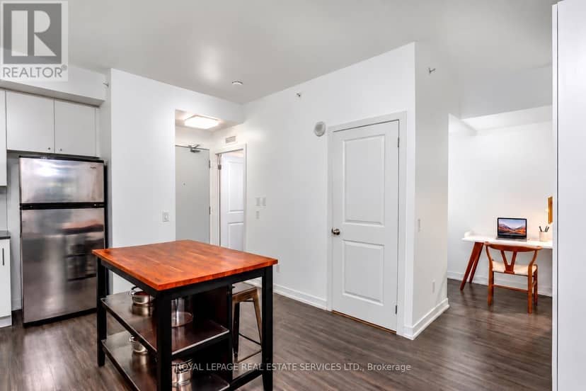 414 - 8 Fieldway Road — photo 7 of 28