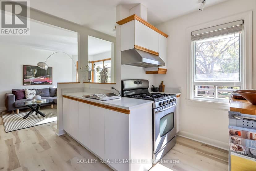16 Delroy Drive, Toronto, photo 7