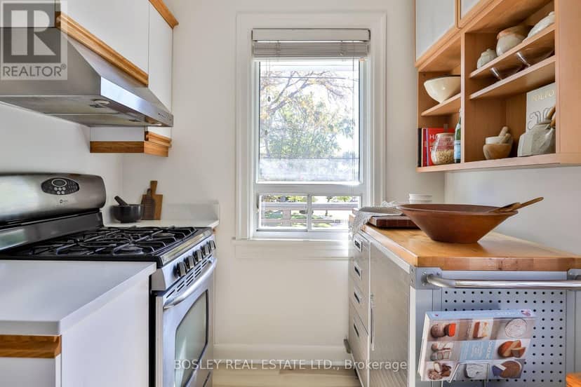 16 Delroy Drive, Toronto, photo 6