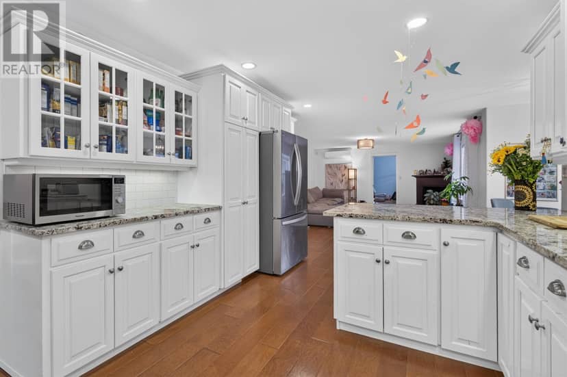 31 Sidmount Avenue — photo 23 of 40