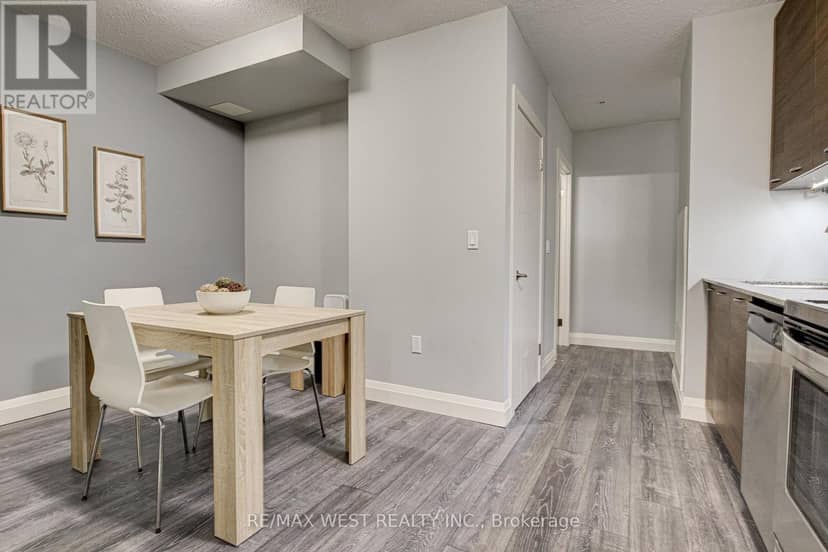 215 - 318 Spruce Street — photo 9 of 26