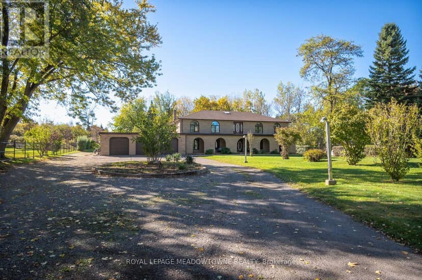 805 Centre Road — photo 1 of 40