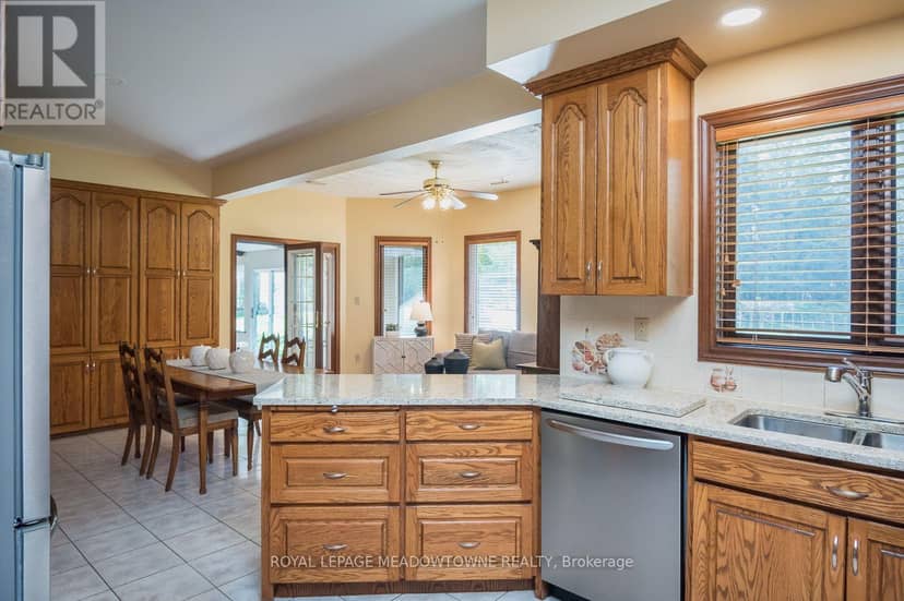 805 Centre Road — photo 12 of 40
