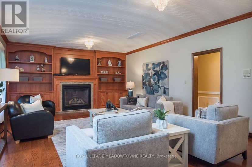 805 Centre Road — photo 17 of 40