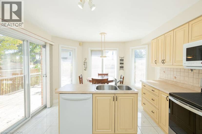 7 FALCONRIDGE Drive — photo 10 of 38