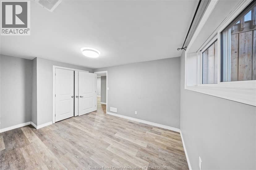 3237 Seville — photo 32 of 36