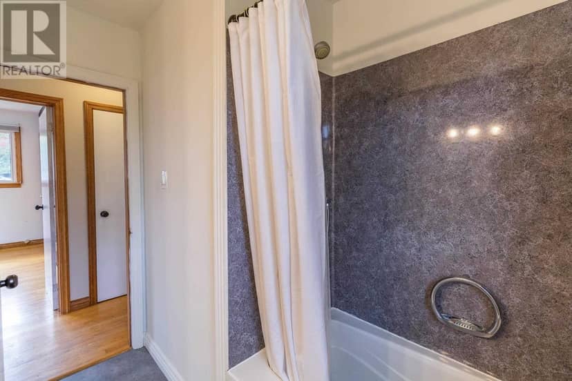 134 Florwin DR — photo 21 of 34