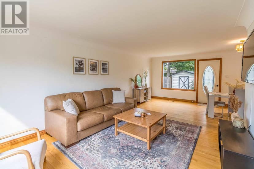 134 Florwin DR — photo 6 of 34