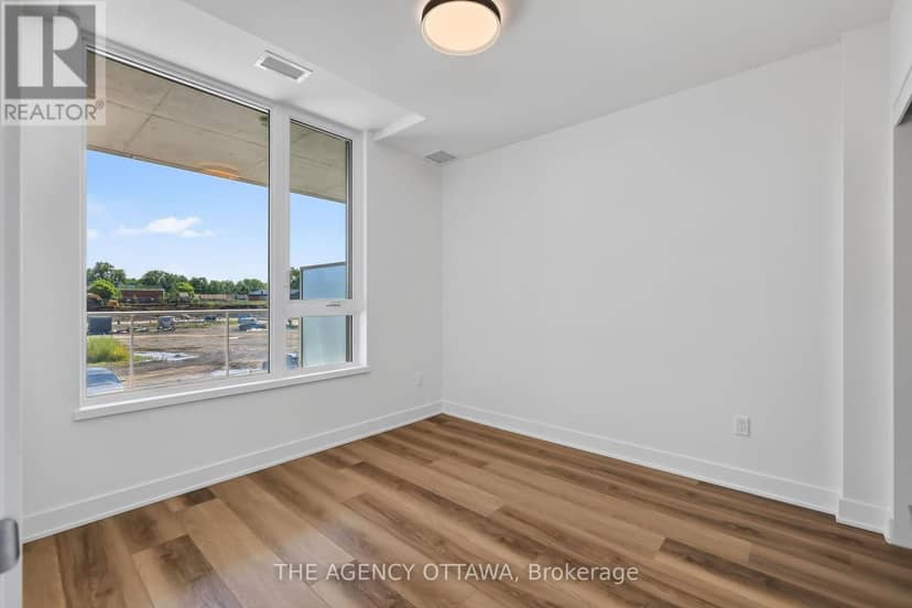 212 - 3085 Riverside Drive — photo 7 of 11