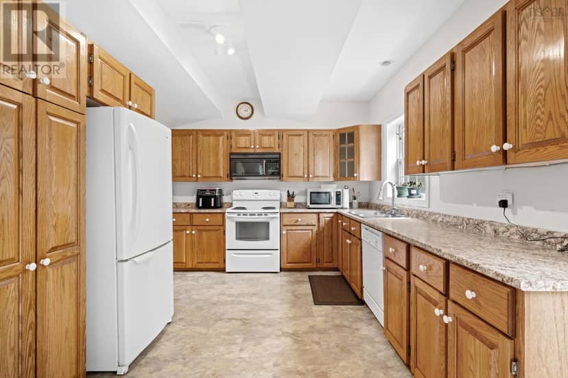 48 Wilcot Lane — photo 14 of 40