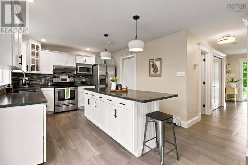 48 Gleneagles Drive — photo 13 of 40