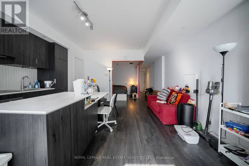 3704 - 5 St Joseph Street — photo 14 of 31