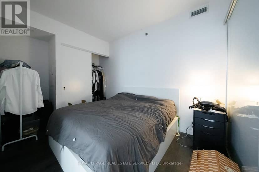 3704 - 5 St Joseph Street — photo 17 of 31