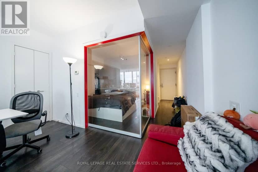 3704 - 5 St Joseph Street — photo 18 of 31