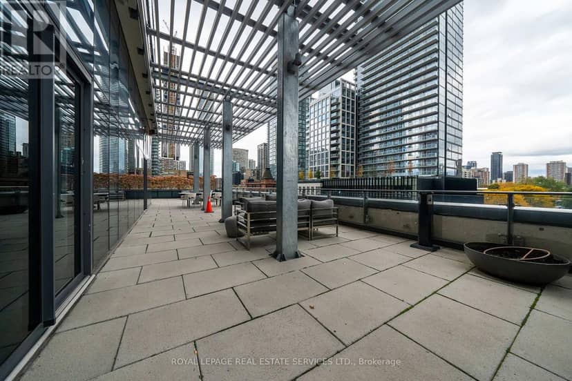 3704 - 5 St Joseph Street — photo 27 of 31