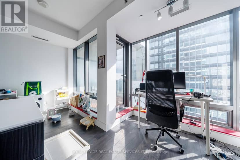 3704 - 5 St Joseph Street, Toronto, photo 8