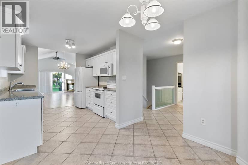 1487 Imperial Crescent — photo 10 of 40