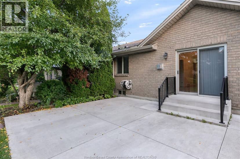 1487 Imperial Crescent — photo 28 of 40