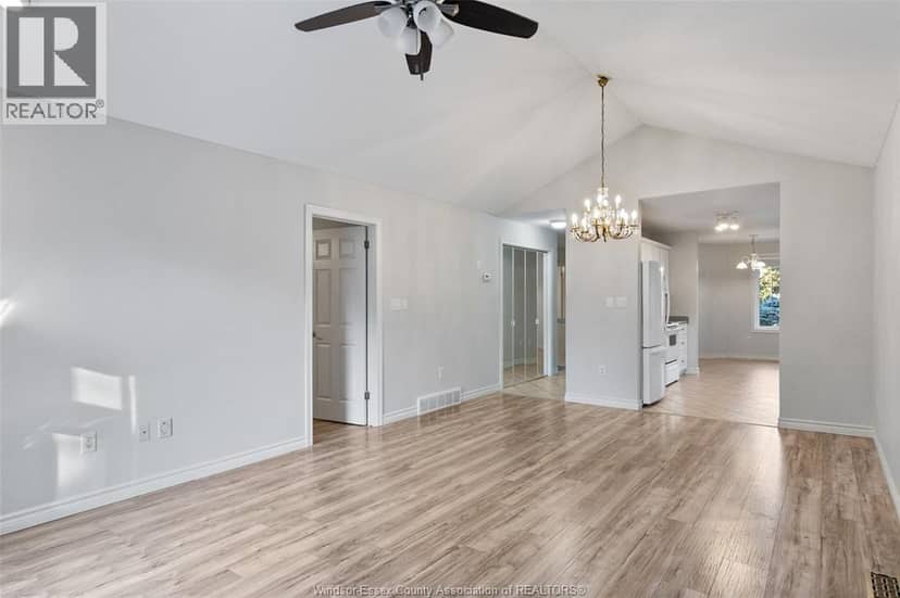 1487 Imperial Crescent — photo 17 of 40