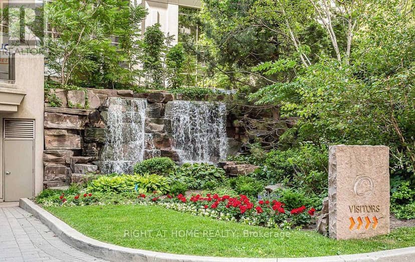 235 - 3888 Duke Of York Boulevard, Mississauga, photo 2