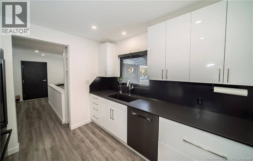 34 Simcoe Court — photo 4 of 40