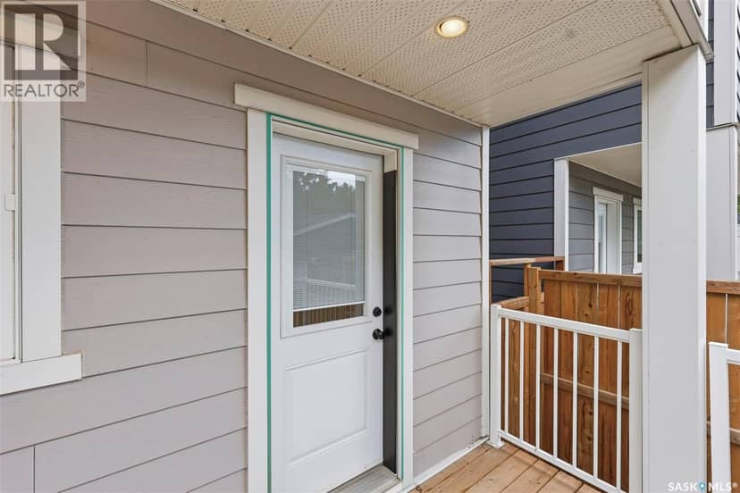 1402 Wiggins AVENUE S, Saskatoon, photo 2