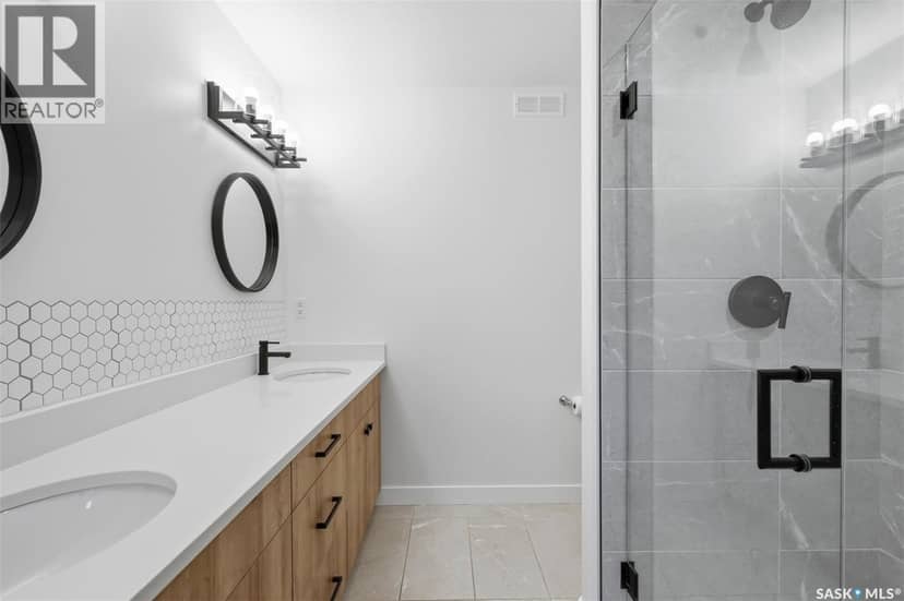 1402 Wiggins AVENUE S — photo 12 of 36