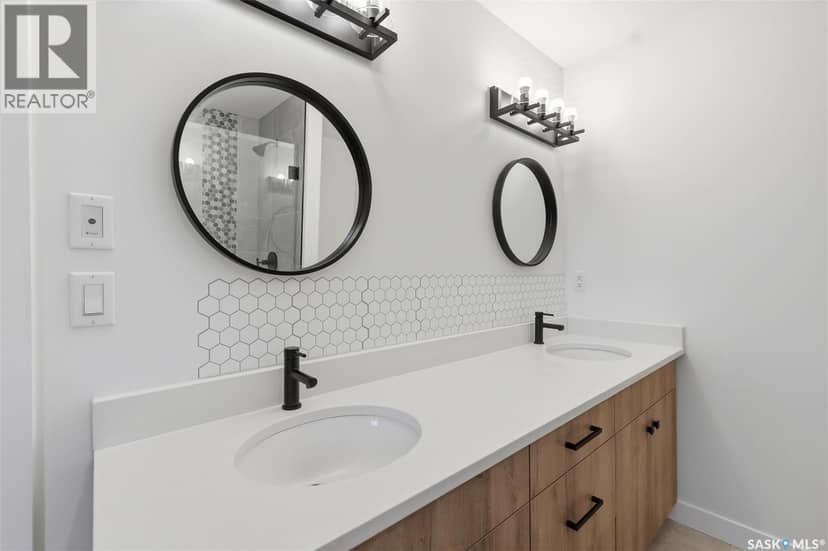 1402 Wiggins AVENUE S — photo 13 of 36